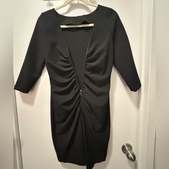 That little black dress - Picture 3 of 7